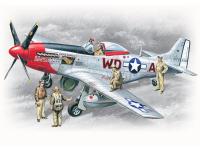 Истребитель P-51D c пилотами и техниками ВВС США