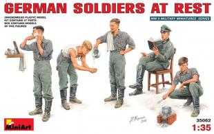 Немецкие солдаты на отдыхе