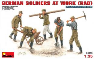 Немецкие солдаты за работой